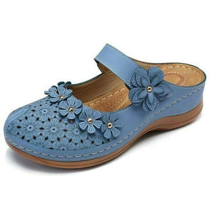 Zapatos de plataforma con flores esculpidas