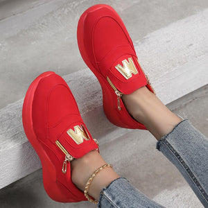 Zapatos con decoración de letras de punta redonda de moda