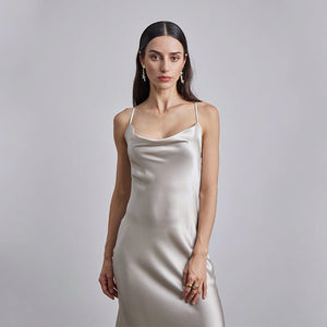 Vestido elegante con tirantes